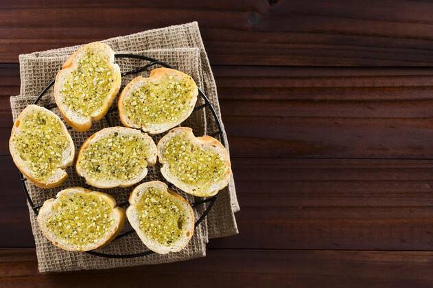 IMAGO Creative, Food, Brot, Knoblauchbrot Fresh Garlic Bread, 13.10.2020, Copyright: xildix Panthermedia26989616