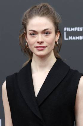 Pauline Renevier bei der Premiere des ARD-Fernsehfilms Das Weiße Haus am Rhein auf dem 29. Filmfest Hamburg 2021 im Cinemaxx Dammtor. Hamburg, 06.10.2021
