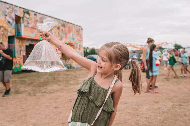 IMAGO Creative: Jahreszeit Sommer, Festivals summer festival where we won a fish Fairfield, Ohio, United States CR_KRHE210923-838216-01 ,model released, Symbolfoto