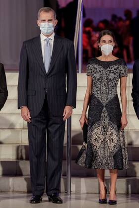 Spain s King Felipe VI (L) and Queen Letizia chair the 70th Planeta Literary Award ceremony in Barcelona, Spain, 15 October 2021. President of Grupo Planeta, Jose Creuheras, announced on 14 October that on occasion of the 70th edition of the award, the prize for the winner almost doubles and stands at one million euro, becoming the best rewarded literary award in the world. 70th Planeta Literary Award !ACHTUNG: NUR REDAKTIONELLE NUTZUNG!  Copyright: xQuiquexGarcíax GRAF3447 20211015-15937d4ecce24c145a33a6eca72c63c0e06740e9