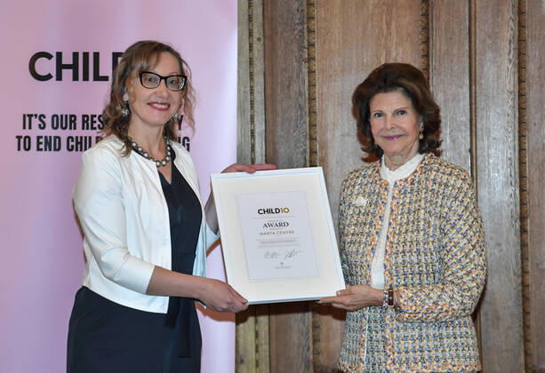 Iluta Lace, MARTA Centre, Latvia, receives a diploma from Queen Silvia at the Child10 Prize at the Royal Palace in Stockholm, Sweden 18 October 2021 Photo by Anders Wiklund TT kod 10040 STOCKHOLM Sweden x10040x,  Copyright: xAndersxWiklund TTx QUEEN SILVIA CHILD10