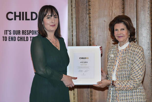 Abida Pehlic, President Novi Put, Bosnia Herzegovina receives a diploma from Queen Silvia at the Child10 Prize at the Royal Palace in Stockholm, Sweden 18 October 2021 Photo by Anders Wiklund TT kod 10040 STOCKHOLM Sweden x10040x,  Copyright: xAndersxWiklund TTx QUEEN SILVIA CHILD10