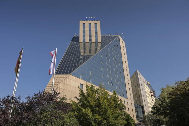 Estrel Hotel, Sonnenallee, Neukoelln, Berlin, Deutschland