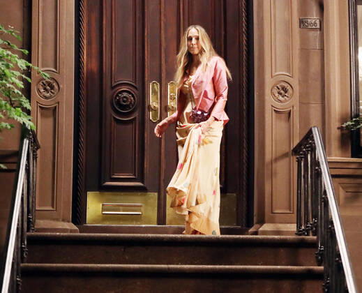 October 20, 2021.Sarah Jessica Parker shooting on set of HBOMax Sex and the City reboot series And Just Like That in New York October 20, 2021 Copyright: xRWx