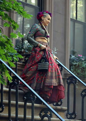 October 20, 2021.Sarah Jessica Parker, shooting on set of HBOMax Sex and the City reboot series And Just Like That in New York October 20, 2021 Copyright: xRWx