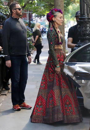 October 20, 2021.Sarah Jessica Parker, shooting on set of HBOMax Sex and the City reboot series And Just Like That in New York October 20, 2021 Copyright: xRWx