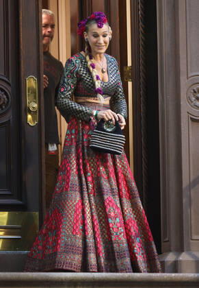 October 20, 2021.Sarah Jessica Parker, shooting on set of HBOMax Sex and the City reboot series And Just Like That in New York October 20, 2021 Copyright: xRWx