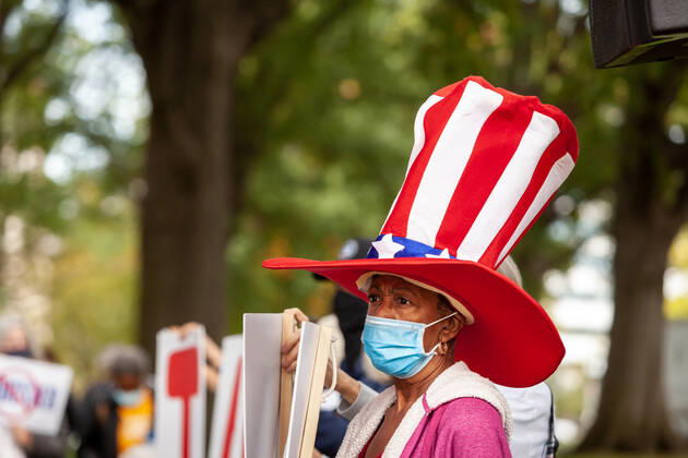 3-day relay for voting rights ends with rally at US Capitol A protester wears an Uncle Sam hat while holding a sign for DC statehood at the end of a relay for voting rights at the US Capitol. Protesters began the relay in West Virginia and walked or biked for the 3 days to the US Capitol. Protesters are demanding that Congress pass legislation protecting the right to vote for all Americans. Washington District of Columbia United States Copyright: xAllisonxBaileyx bailey-3dayrela211023_npdhY