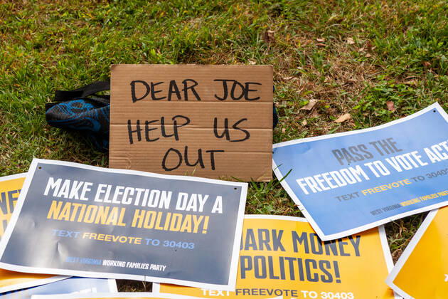 3-day relay for voting rights ends with rally at US Capitol A sign asks Joe for help during a rally at the end of a relay for voting rights at the US Capitol. It is not clear if this sign refers to Joe Manchin, Joe Biden, or both. Protesters began the relay in West Virginia and walked or biked for the 3 days to the US Capitol. Protesters are demanding that Congress pass legislation protecting the right to vote for all Americans. Washington District of Columbia United States Copyright: xAllisonxBaileyx bailey-3dayrela211023_npDbs