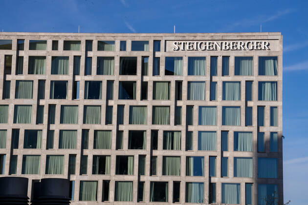 DEU, Deutschland, Berlin, 25.10.2021: Steigenberger Hotel Am Kanzleramt, Hotelzimmer. Deutsche Hospitality, vormals Steigenberger Hotel Group, im Besitz der Huazhu Group. Außenansicht.