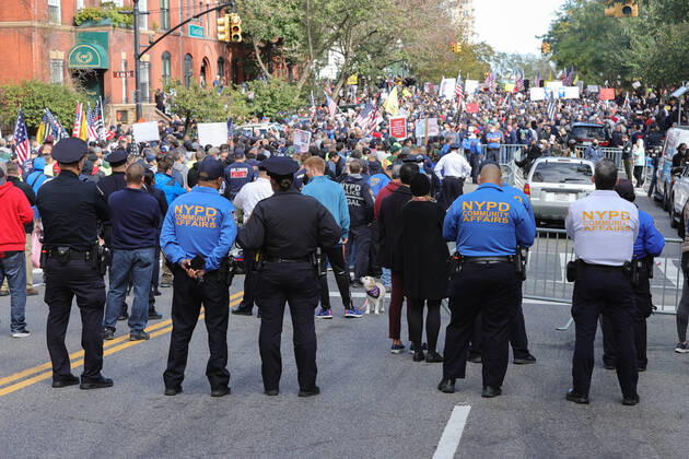 Bilder des Jahres 2021, News 10 Oktober News Themen der Woche KW43 News Bilder des Tages October 28, 2021, New York, NY, USA: East End Ave, Gracie Mansion, New York, USA, October 28, 2021 - Thousands of FDNY union members gathered to protest Mayor Bill de Blasio s COVID-19 vaccine mandates today at the Upper East Side in New York City..Photo: EuropaNewswire..PHOTO CREDIT MANDATORY. New York USA - ZUMAra1_ 20211028_zap_ra1_015 Copyright: xLuizxRampelottox