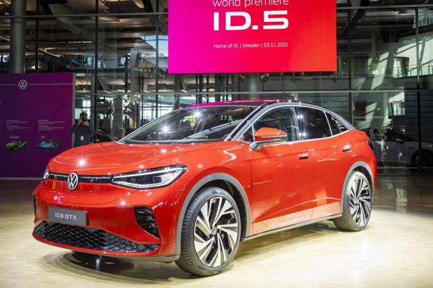 Neuvorstellung bei VW Welt-Premiere mit Live-Enthüllung des ID.5 aus Zwickau, in der Gläsernen Manfaktur Dresden . Dresden Sachsen GERMANY