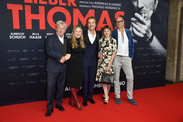 Jörg Schüttauf, Anja Schneider, Albrecht Schuch, Jella Haase und Andreas Kleinert bei der Premiere des Kinofilms Lieber Thomas im Kino International. Berlin, 03.11.2021