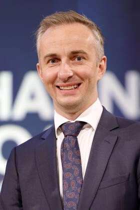 Jan Böhmermann bei der Verleihung des Hanns-Joachim-Friedrichs-Preises 2021 im WDR Funkhaus. Köln, 04.11.2021