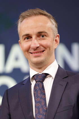 Jan Böhmermann bei der Verleihung des Hanns-Joachim-Friedrichs-Preises 2021 im WDR Funkhaus. Köln, 04.11.2021