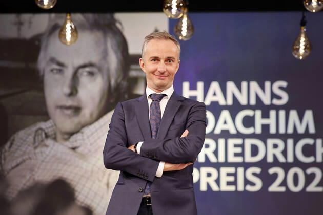 Jan Böhmermann bei der Verleihung des Hanns-Joachim-Friedrichs-Preises 2021 im WDR Funkhaus. Köln, 04.11.2021