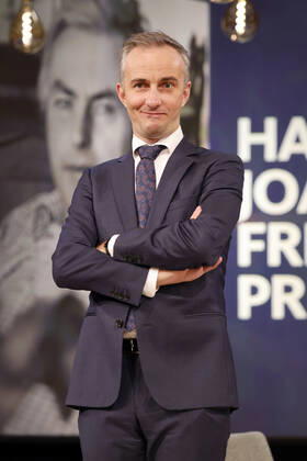 Jan Böhmermann bei der Verleihung des Hanns-Joachim-Friedrichs-Preises 2021 im WDR Funkhaus. Köln, 04.11.2021