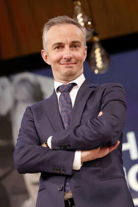 Jan Böhmermann bei der Verleihung des Hanns-Joachim-Friedrichs-Preises 2021 im WDR Funkhaus. Köln, 04.11.2021