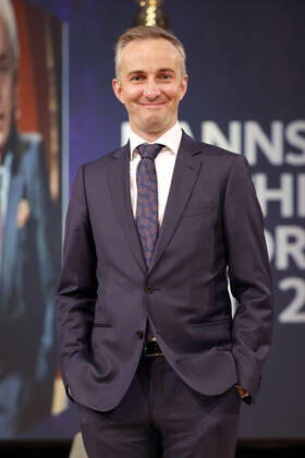 Jan Böhmermann bei der Verleihung des Hanns-Joachim-Friedrichs-Preises 2021 im WDR Funkhaus. Köln, 04.11.2021
