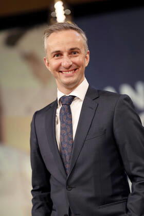 Jan Böhmermann bei der Verleihung des Hanns-Joachim-Friedrichs-Preises 2021 im WDR Funkhaus. Köln, 04.11.2021