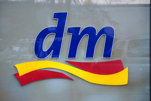 Düsseldorf 09.11.2021 DM Drogeriemarkt Drogerie Discounter Supermarkt Düsseldorf Nordrhein-Westfalen Deutschland