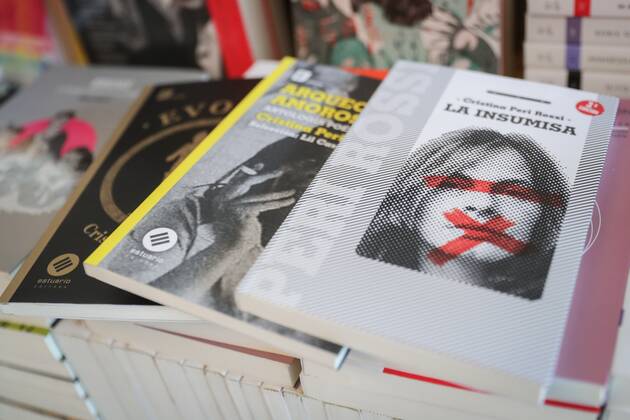 View of books by the Uruguayan writer Cristina Peri Rossi in a bookstore today in Montevideo, Uruguay 10 November 2021. The obtaining of the Cervantes Prize 2021 by the Uruguayan writer Cristina Peri Rossi generated pride in the authorities of the South American country, who celebrated the recognition. Cervantes to Peri Rossi, the news of the year for the Uruguayan Academy of Letters !ACHTUNG: NUR REDAKTIONELLE NUTZUNG!  Copyright: xFedericoxAnfittix AME6101 20211110-8055e6d190926fb7a209be38877b7608bec608ab