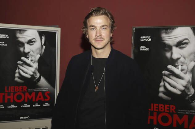 Albrecht Schuch bei der Preview des Kinofilms Lieber Thomas im Zeise Kino. Hamburg, 10.11.2021