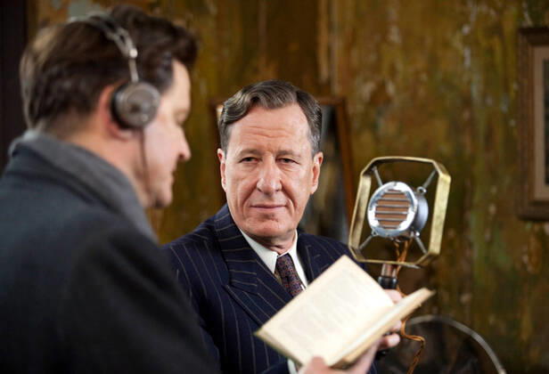 OSCARS. Bester Hauptdarsteller. Preisträger 2011-2020 THE KING S SPEECH BR 2010 THE KING S SPEECH BR 2010 COLIN FIRTH as King George VI, GEOFFREY RUSH as Lionel Logue Date: 2010. Strictly editorial use only in conjunction with the promotion of the film. Credit line mandatory. This image is copyright of the film company and is supplied under the terms of issue as film still. No commercial or book cover use permitted without prior consent from the film company.  Mandatory credit line: Courtesy THIS COPYRIGHT IMAGE MUST NOT BE USED WITHOUT PERMISSION Ronald Grant Mary Evans