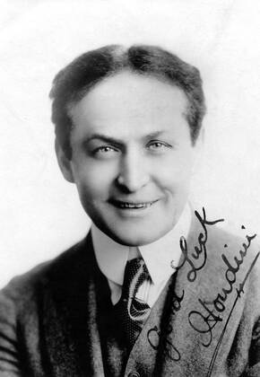 HARRY HOUDINI 1874 - 1926 HARRY HOUDINI 1874 - 1926 Escapologist, magician, illusionist, stunt performer Date: 1926. Strictly editorial use only in conjunction with the promotion of the film. Credit line mandatory. This image is copyright of the film company and is supplied under the terms of issue as film still. No commercial or book cover use permitted without prior consent from the film company.  Mandatory credit line: Courtesy Ronald Grant Mary Evans