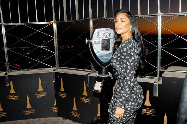 Bilder des Jahres 2021, Entertainment 11 November Entertainment Themen der Woche KW45 Entertainment Bilder des Tages November 12, 2021, New York, United States: Nicole Scherzinger, American singer, poses for photos atop the Empire State Building in New York. New York United States - ZUMAs197 20211112_zaa_s197_129 Copyright: xEfrenxLandaosx