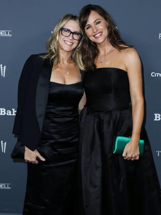 Baby2Baby 10-Year Gala 2021 Actress Jennifer Garner arrives at the Baby2Baby 10-Year Gala 2021 held at the Pacific Design Center on November 13, 2021 in West Hollywood, Los Angeles, California, United States. West Hollywood California United States Copyright: xImagexPressxAgencyx collin-baby2bab211114_npzZS