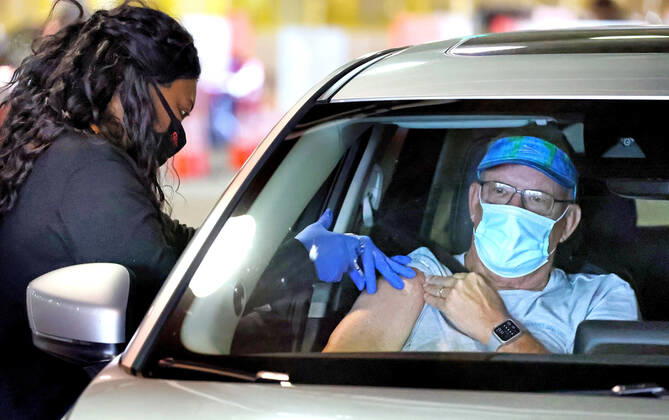 February 22, 2021, Orlando, FL, USA: A Florida resident gets vaccinated at the drive-thru site at the Orange County Convention Center in Orlando, Monday, Feb. 22, 2021. There has been a significant increase recently of newly vaccinated Floridians in the Latino and youth demographics. Orlando USA - ZUMAm67_ 20210222_zaf_m67_086 Copyright: xJoexBurbankx