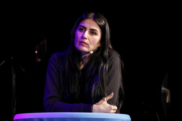 Karosh Taha bei der Lange Nacht über Diversity in der deutschsprachigen Literatur im Gloria. Köln, 15.11.2021