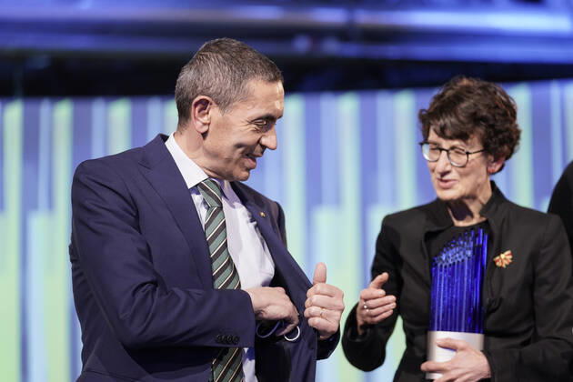 Verleihung des Deutschen Zukunftspreis 2021, Preis des Bundespraesidenten fuer Technik und Innovation Aktuell, 17.11.2021, Berlin, Ugur Sahin und Oezlem Tuereci die Gewinner des Deutschen Zukunftspreis 2021 bei der Verleihung durch den Bundespraesidenten Berlin Berlin Deutschland