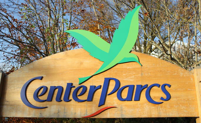Hinweisschild vor dem Hauptgebäude vom Ferienpark Center Parcs in Tossens. Tossens Niedersachsen