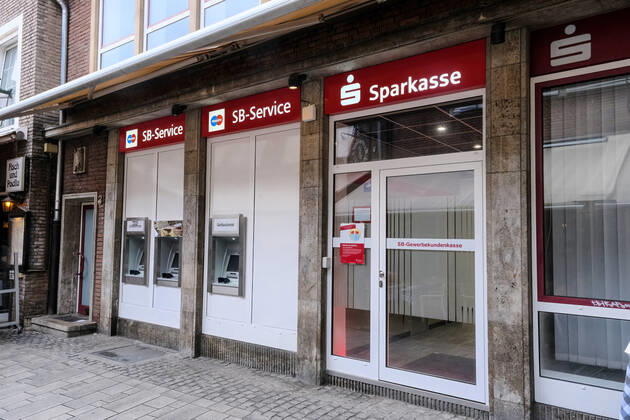 Düsseldorf 19.11.2021 Stadtsparkasse Sparkasse SB-Service Gewerbekunden Altstadt Düsseldorf Nordrhein-Westfalen Deutschland