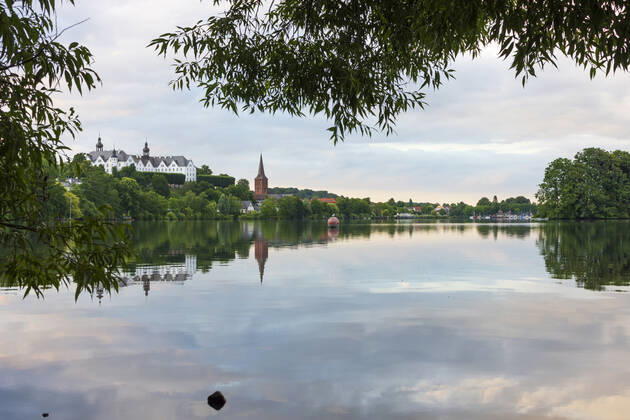 lake Großer Plöner See, Schloss Plön Castle, church Nikolaikirche Plön Schleswig-Holstein Germany Holsteinische Schweiz, Holstein