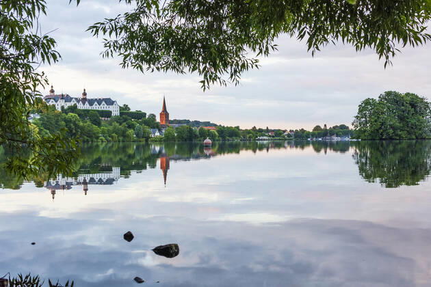 lake Großer Plöner See, Schloss Plön Castle, church Nikolaikirche Plön Schleswig-Holstein Germany Holsteinische Schweiz, Holstein