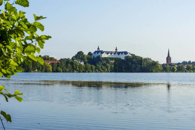 lake Großer Plöner See, Schloss Plön Castle, church Nikolaikirche Plön Schleswig-Holstein Germany Holsteinische Schweiz, Holstein