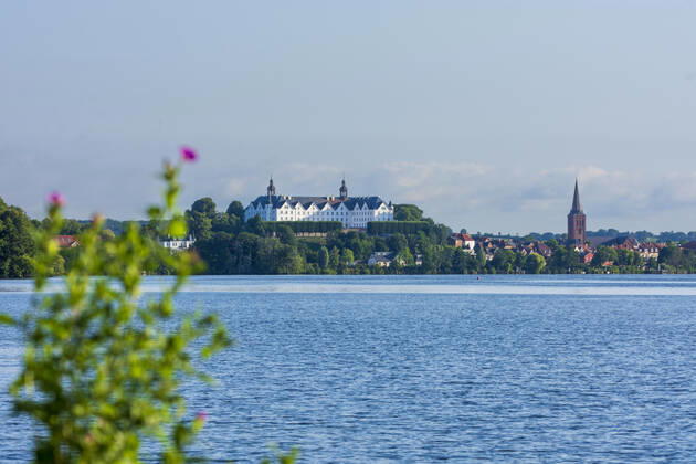 lake Großer Plöner See, Schloss Plön Castle, church Nikolaikirche Plön Schleswig-Holstein Germany Holsteinische Schweiz, Holstein