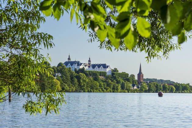 lake Großer Plöner See, Schloss Plön Castle, church Nikolaikirche Plön Schleswig-Holstein Germany Holsteinische Schweiz, Holstein