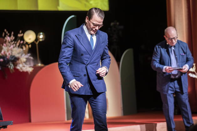 Prins Daniel of Sweden handed out the prize at the Visa Vägen Show the way Gala which is a prize for companies who employs people with disabilities at the Vasa Theatre in Stockholm, Sweden 22 November 2021 Stockholm Sweden x2495x,  Copyright: xOlaxAxman TTx PRINCE DANIEL
