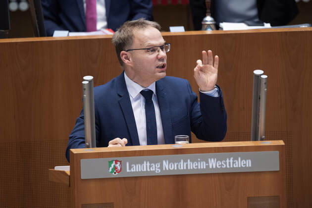 Dr. Christian BLEX, AfD-Fraktion, bei seiner Rede Debatte zum Thema: ,,Gesetz ueber die Feststellung des Haushaltsplans des Landes Nordrhein-Westfalen fuer das Haushaltsjahr 2022 (Haushaltsgesetz 2022),, 151. Sitzung des Landtags Nordrhein-Westfalen, im Landtag Nordrhein-Westfalen NRW, Duesseldorf am 24.11.2021,