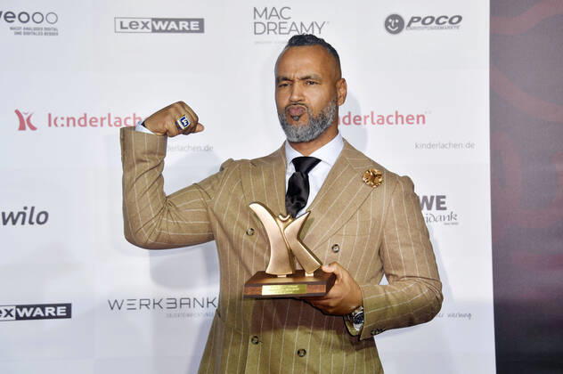 Bilder des Jahres 2021, Entertainment 11 November Entertainment Themen der Woche KW47 Patrick Esume bei der 17. Kinderlachen-Gala 2021 im Goldsaal der Westfalenhallen. Dortmund, 27.11.2021