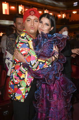 Julian F.M. Stoeckel und Micaela Schäfer bei der Premiere des Musicals Ku damm 56 - Das Musical im Stage Theater des Westens. Berlin, 28.11.2021