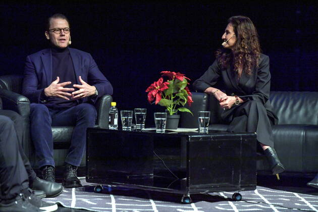 Prince Daniel and Gunilla von Platen from Prince Daniel s Fellowship visit Tullinge Secondary School in Stockholm, Sweden, on Nov 29, 2021 Photo Henrik Montgomery TT code 10060 Stockholm Sweden x10060x,  Copyright: xHenrikxMontgomery TTx PRINCE DANIEL S FELLOWSHIP