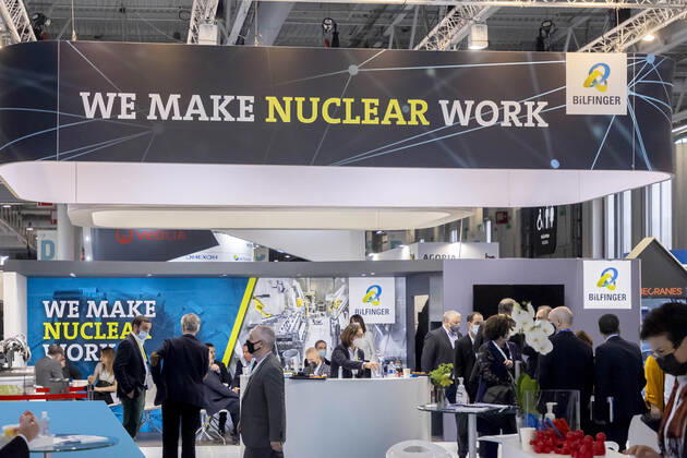 Villepinte, France November 30, 2021 - World Nuclear Exhibition (WNE). This civil nuclear exhibition welcomes more than 18,000 participants and 600 exhibitors from 65 countries including: South Korea, United States, United Kingdom and Russia. The nuclear energy sector is back in the spotlight ten years after the Fukushima Daiichi Nuclear Power Plant disaster in Japan, which led to the event being halted. ENERGIE NUCLEAIRE, CENTRALE NUCLEAIRE, ECONOMIE, SALON, ILLUSTRATION, GENERIQUE, ATMOSPHERE, AMBIANCE, BUSINESS, ATOME, REACTEUR NUCLEAIRE, FISSION, RADIOACTIVITE, CHANGEMENT CLIMATIQUE, EXPO, PRODUCTION D ENERGIE, ENVIRONNEMENT, QUESTIONS ENVIRONNEMENTALE, INDUSTRIE, ELECTRICITE, CONTAMINATION RADIOACTIVE, ACCIDENT NUCLEAIRE, DECHETS NUCL Copyright: xVincentxIsorex