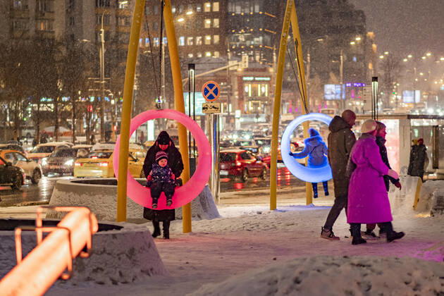 Russia, Moscow. A landscape park by the Paveletskaya Plaza Shopping Mall. KonstantinxKokoshkin