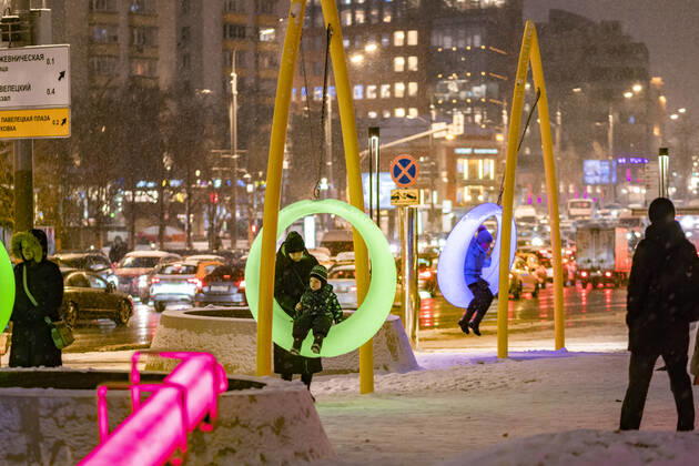 Russia, Moscow. A landscape park by the Paveletskaya Plaza Shopping Mall. KonstantinxKokoshkin