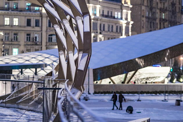 Russia, Moscow. A landscape park by the Paveletskaya Plaza Shopping Mall. KonstantinxKokoshkin